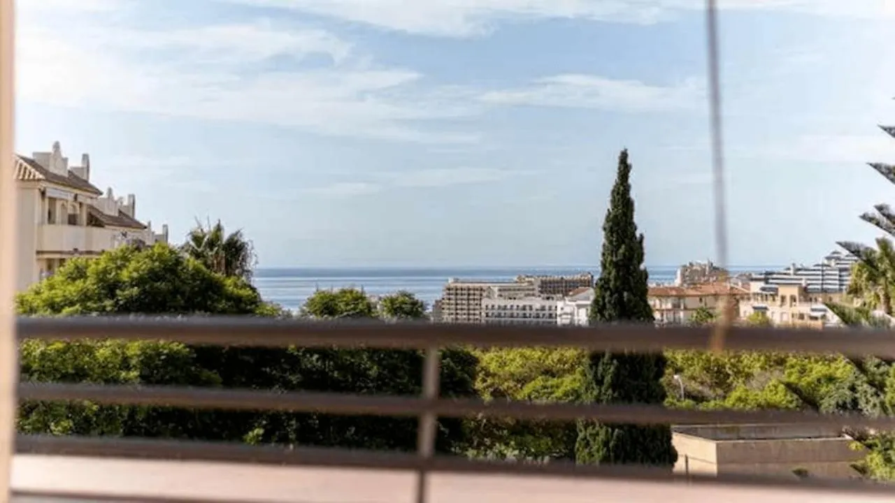 797 Holiday Rentals - Piso Para 4 Con Amplia Terraza Al Jardin Y Al Mar Benalmadena Apartment