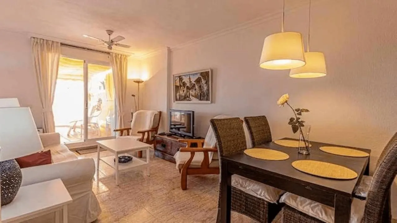 797 Holiday Rentals - Piso Para 4 Con Amplia Terraza Al Jardin Y Al Mar Benalmadena
