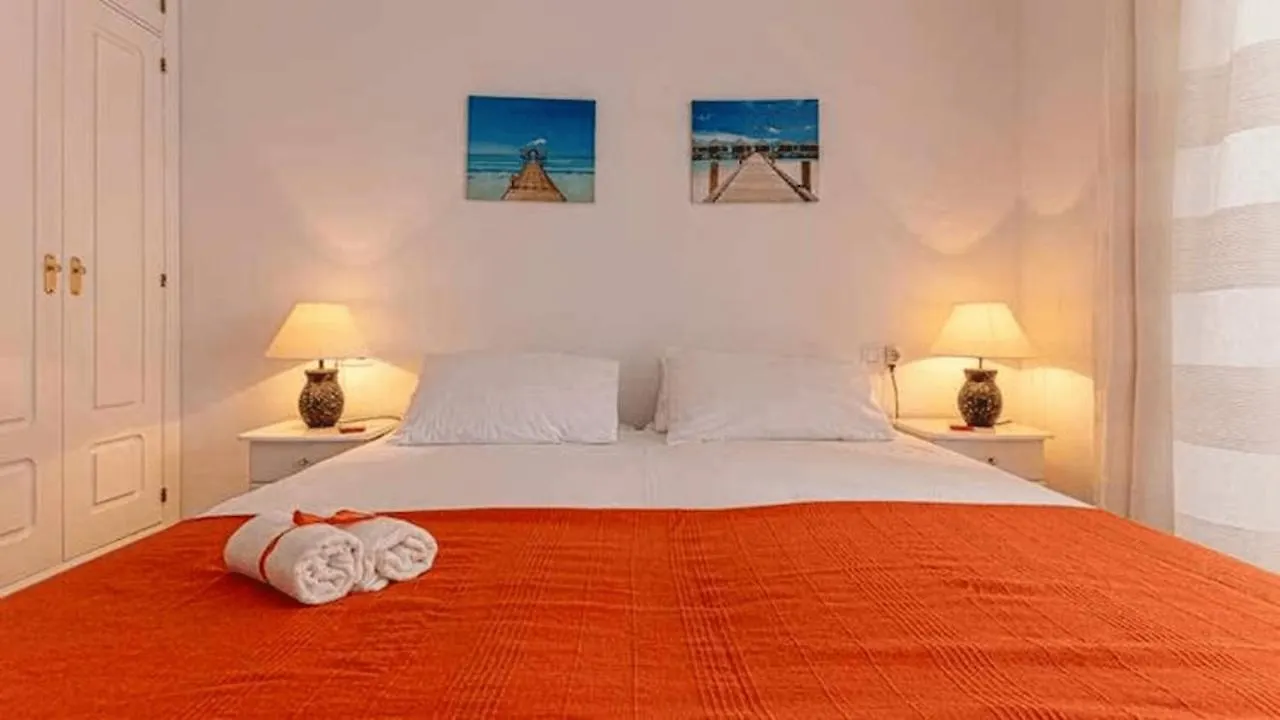 Apartment 797 Holiday Rentals - Piso Para 4 Con Amplia Terraza Al Jardin Y Al Mar Benalmadena