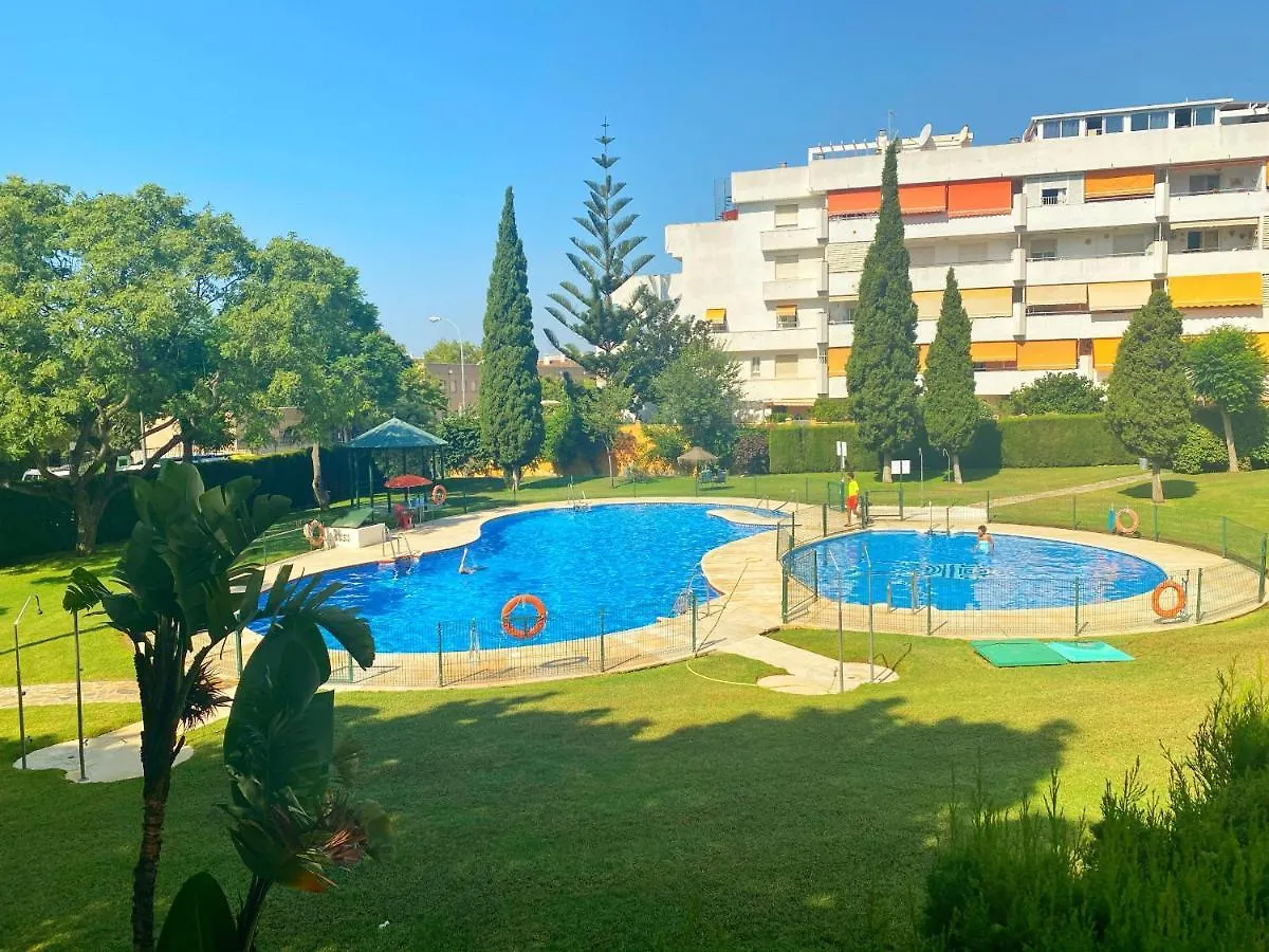 797 Holiday Rentals - Piso Para 4 Con Amplia Terraza Al Jardin Y Al Mar Benalmadena Spain